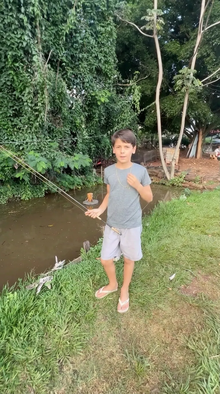 Família pescando junta no Pesqueiro do Parque em Campo Grande/MS